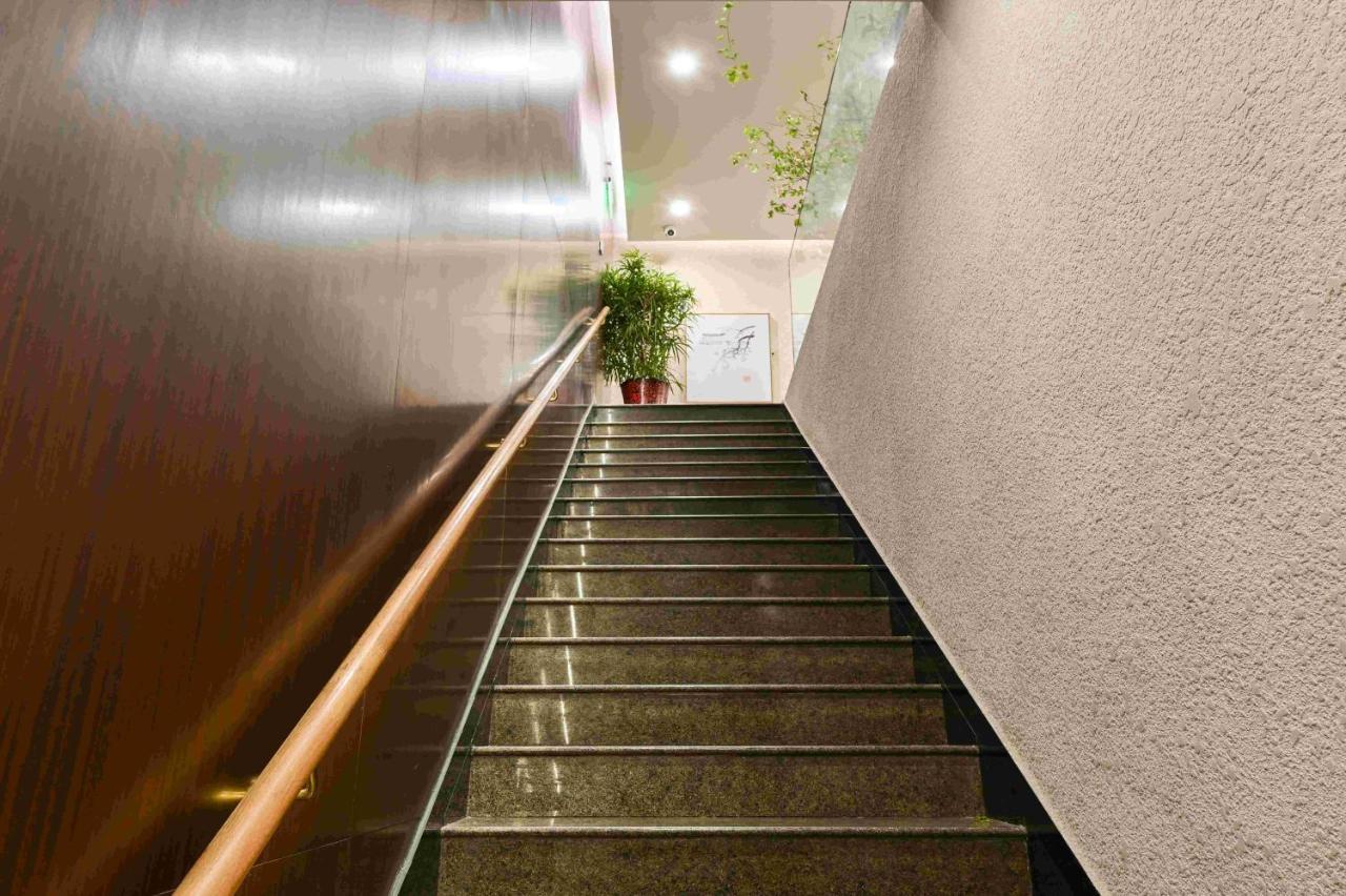 Xingshe Alley Courtyard Hotel Beijing Wangfujing Forbidden City Branch - Breakfast Included & English Speaking Reception & Free Wifi And Laundry Room & Hutong Culture & Cat-Keeping & Flower-Growing Terrace & One Day Tour Service & Free Coffee Extérieur photo